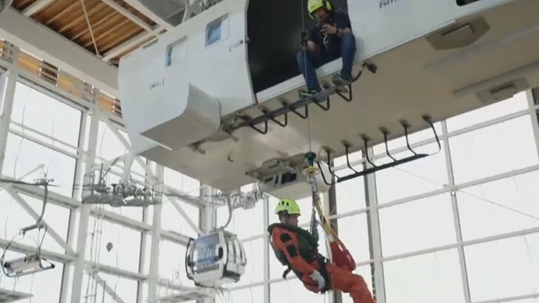 Riskantes Klettern für Social Media-Fotos