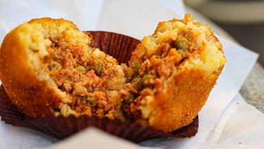 Gefüllte Reisbällchen „Arancine“ mit Ragù 