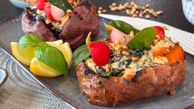Gefüllte Süßkartoffeln mit Feta und Spinat