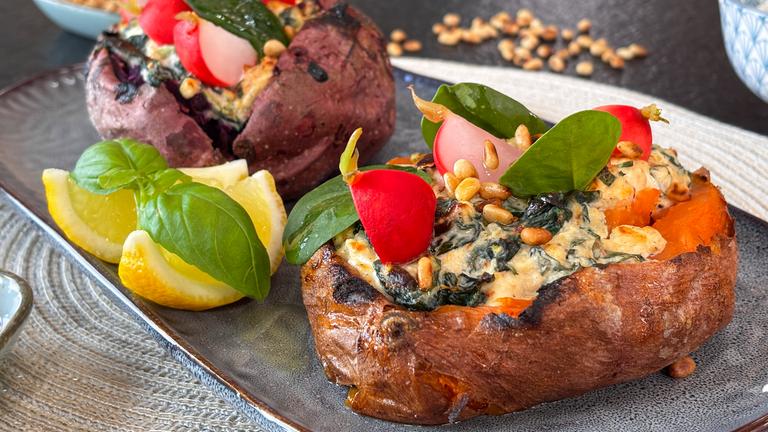 Gefüllte Süßkartoffeln mit Feta und Spinat