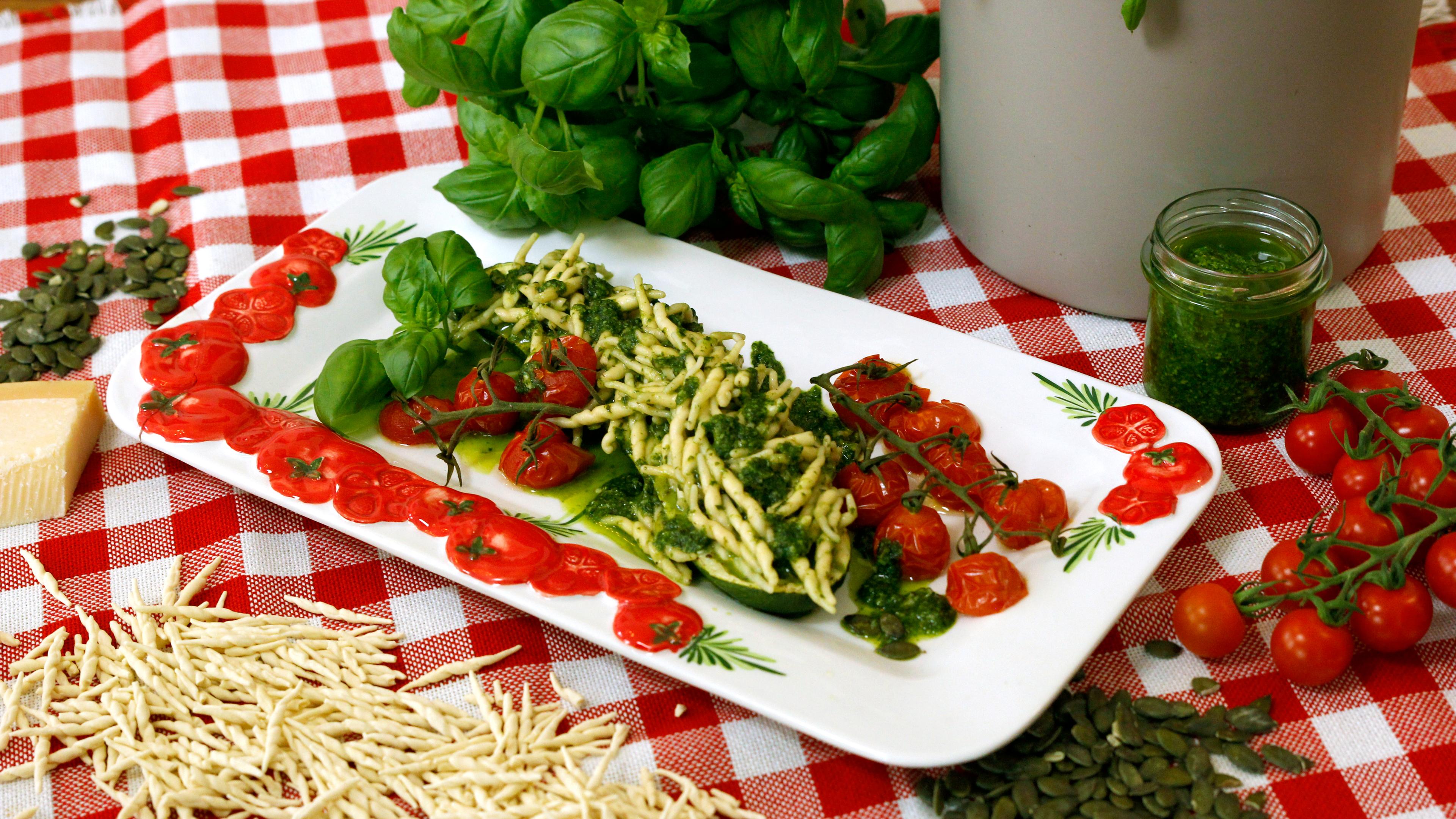 Zucchini – gefüllt mit Trofie al Pesto 