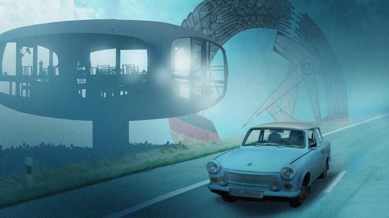 Montage: Ein Trabant fährt vor einem graphisch hellblauen Hintergrund über eine Straße. Im Hintergrund sind ein Rettungsturm im Ostseebad Binz des Architekten Ulrich Müther und das Staatswappen der DDR zu sehen.
