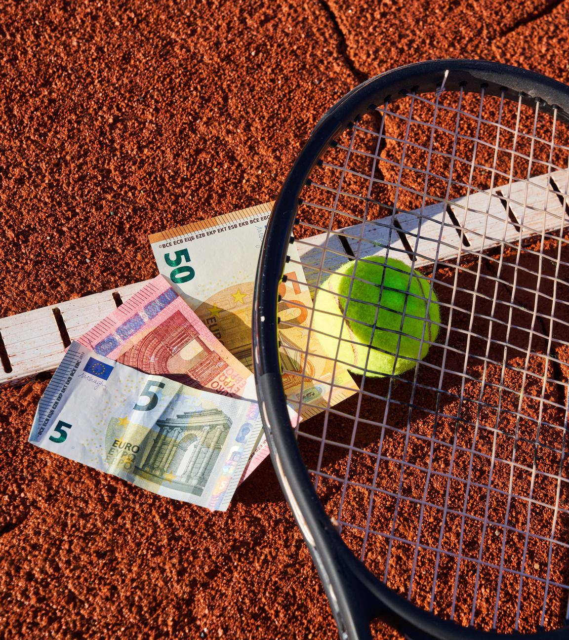 Tennisschläger und Geld