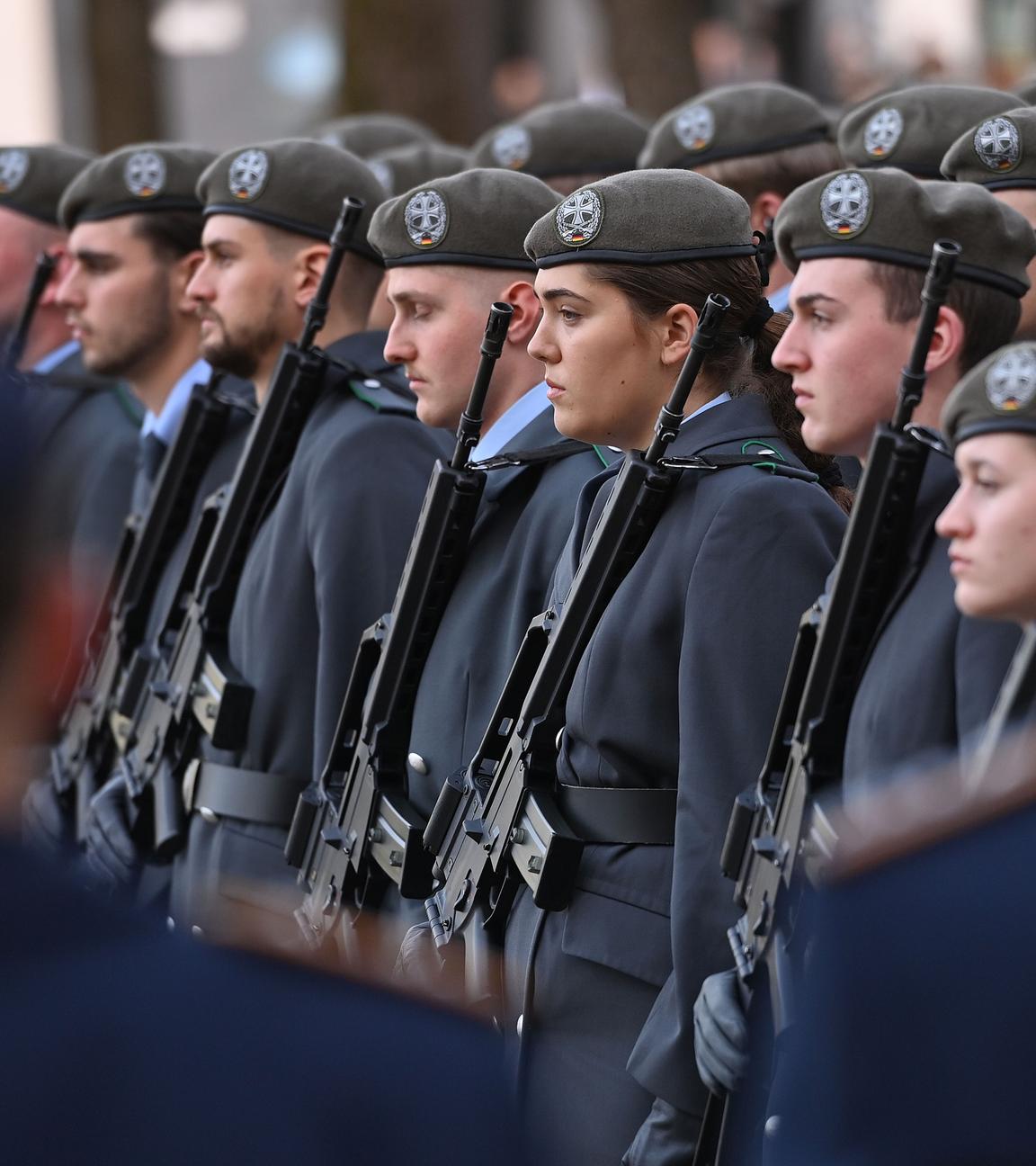 Feierliches Gelöbnis der Rekruten am 12.11.2025 anlässlich 70 Jahre Bundeswehr auf dem Mariahilfplatz in München.