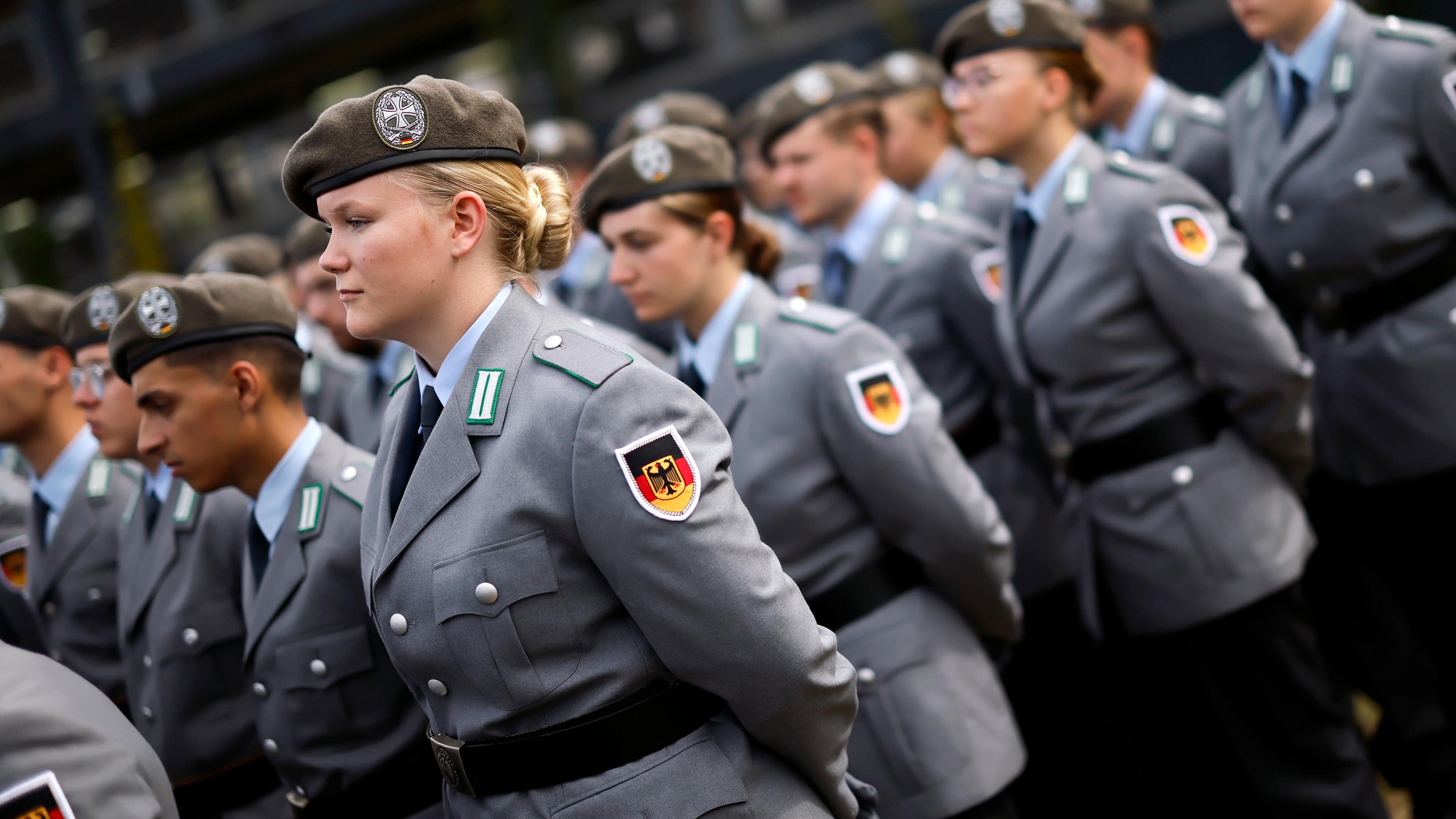 Gelöbnis von Rekruten der Bundeswehr in Düsseldorf