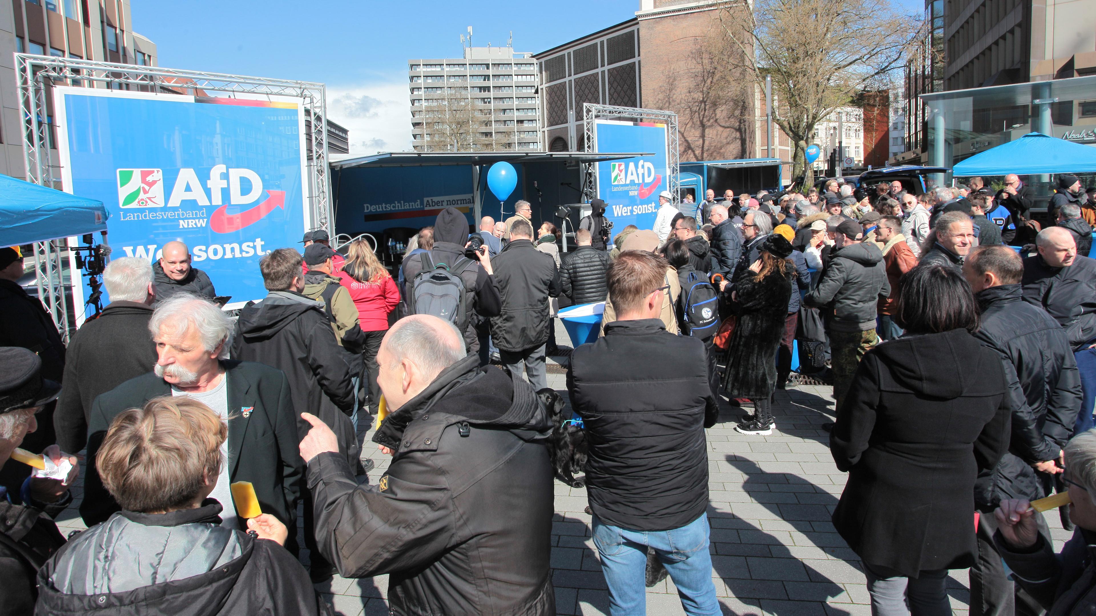 Wahlkampfveranstaltung mit der AfD Bundesfraktionschefin Alice Weidel und Gegendemo vor dem Hans-Sachs-Haus in Gelsenkirchen