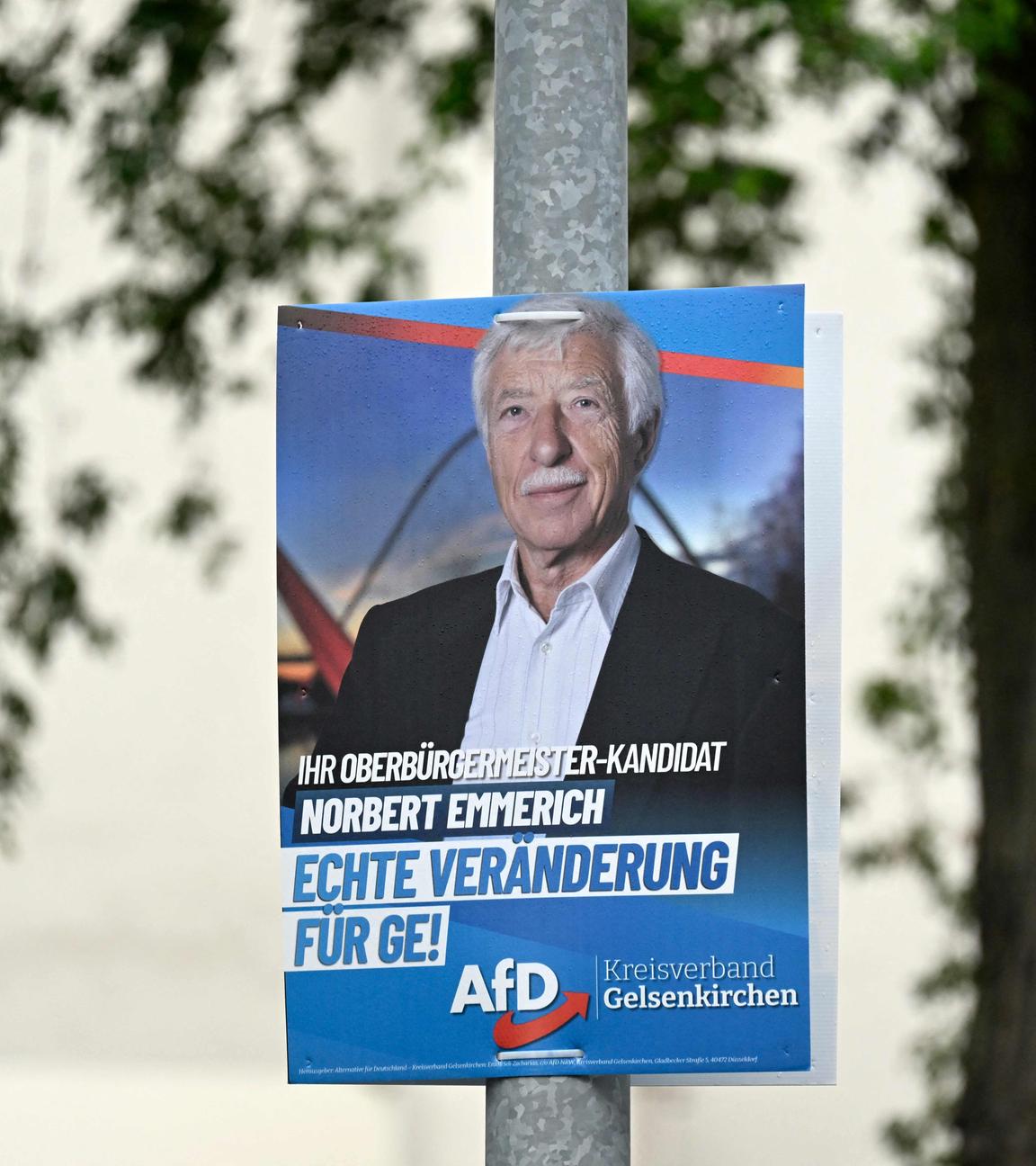 Ein Wahlplakat der rechtsextremen Partei Alternative für Deutschland (AfD) zeigt ihren Bürgermeisterkandidaten Norbert Emmerich in Gelsenkirchen.