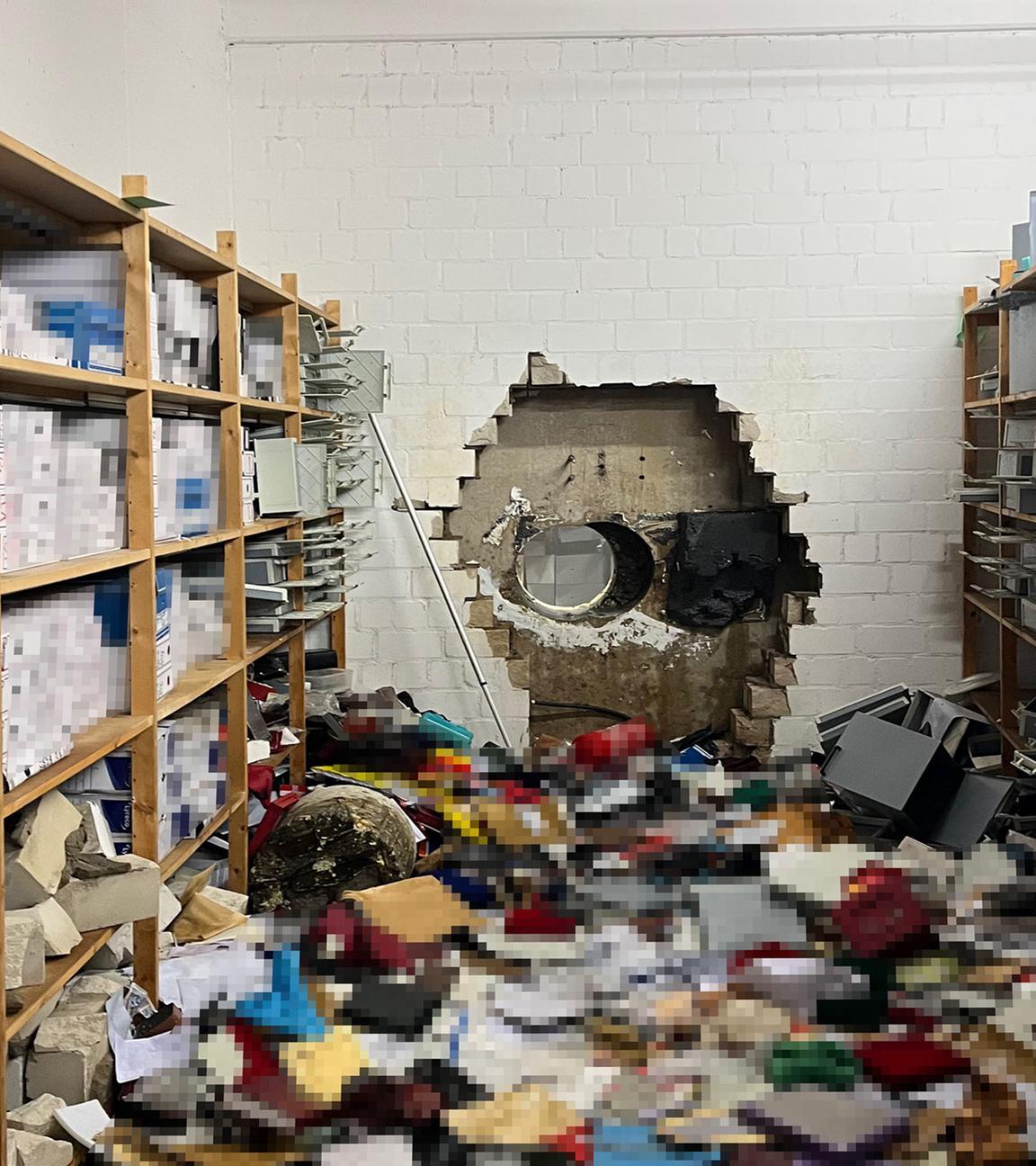 Tresorraum mit Bohrer aufgebrochen