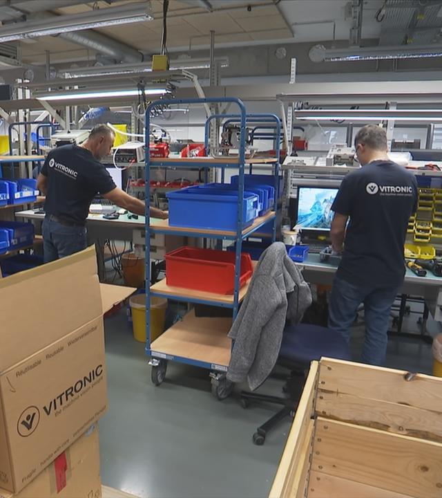 Zwei Personen bei der Arbeit