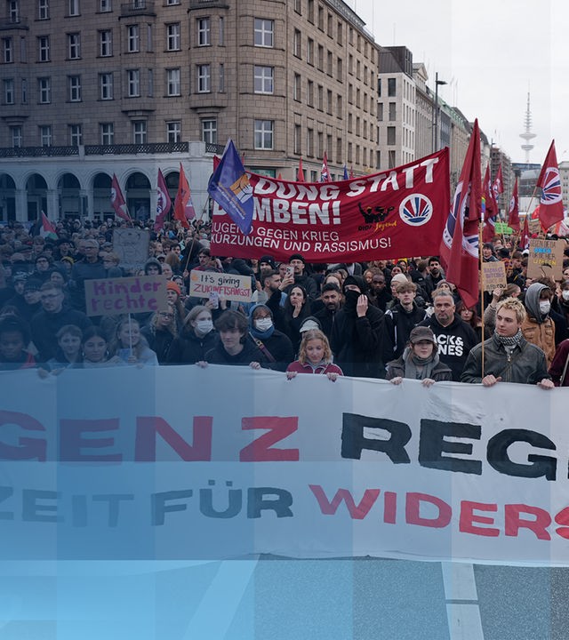 Ein verbarrikadiertes Geschäft in der Innenstadt vor den angekündigten Protesten der Gen Z