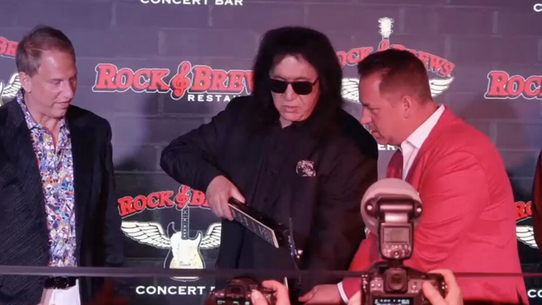 Gene Simmons eröffnet neues Restaurant