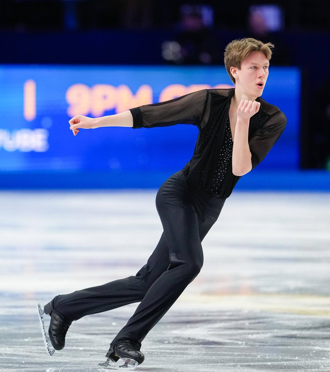 Der deutsche Eiskunstläufer Genrikh Gartung während seiner Perfomance bei der Eiskunstlauf-Weltmeisterschaft in Prag