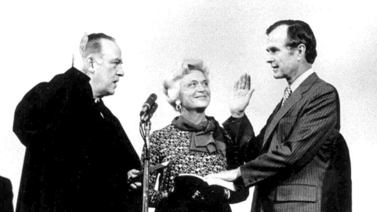 George H.W. Bush wird am 10. Januar 1976 als Direktor der CIA eingeschworen