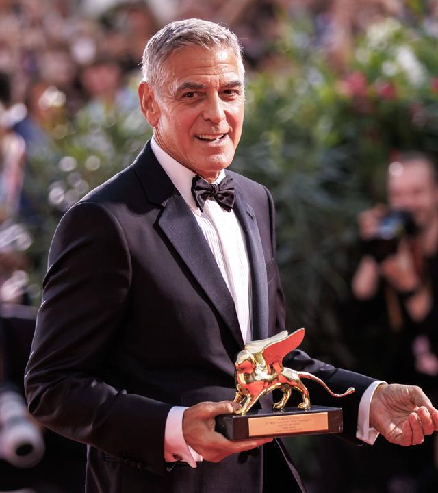 Auf dem Bild zu sehen ist: George Clooney in einer Nahaufnahme in Venedig