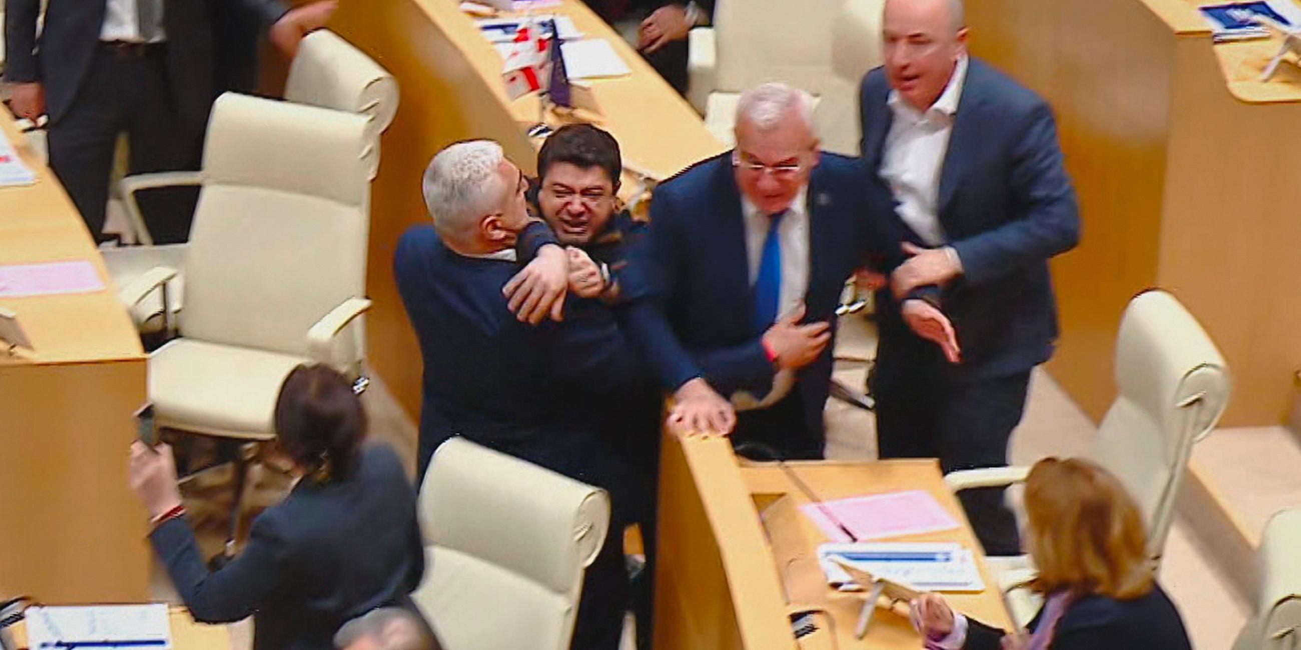Georgien, Tiflis: Abgeordnete im Parlament