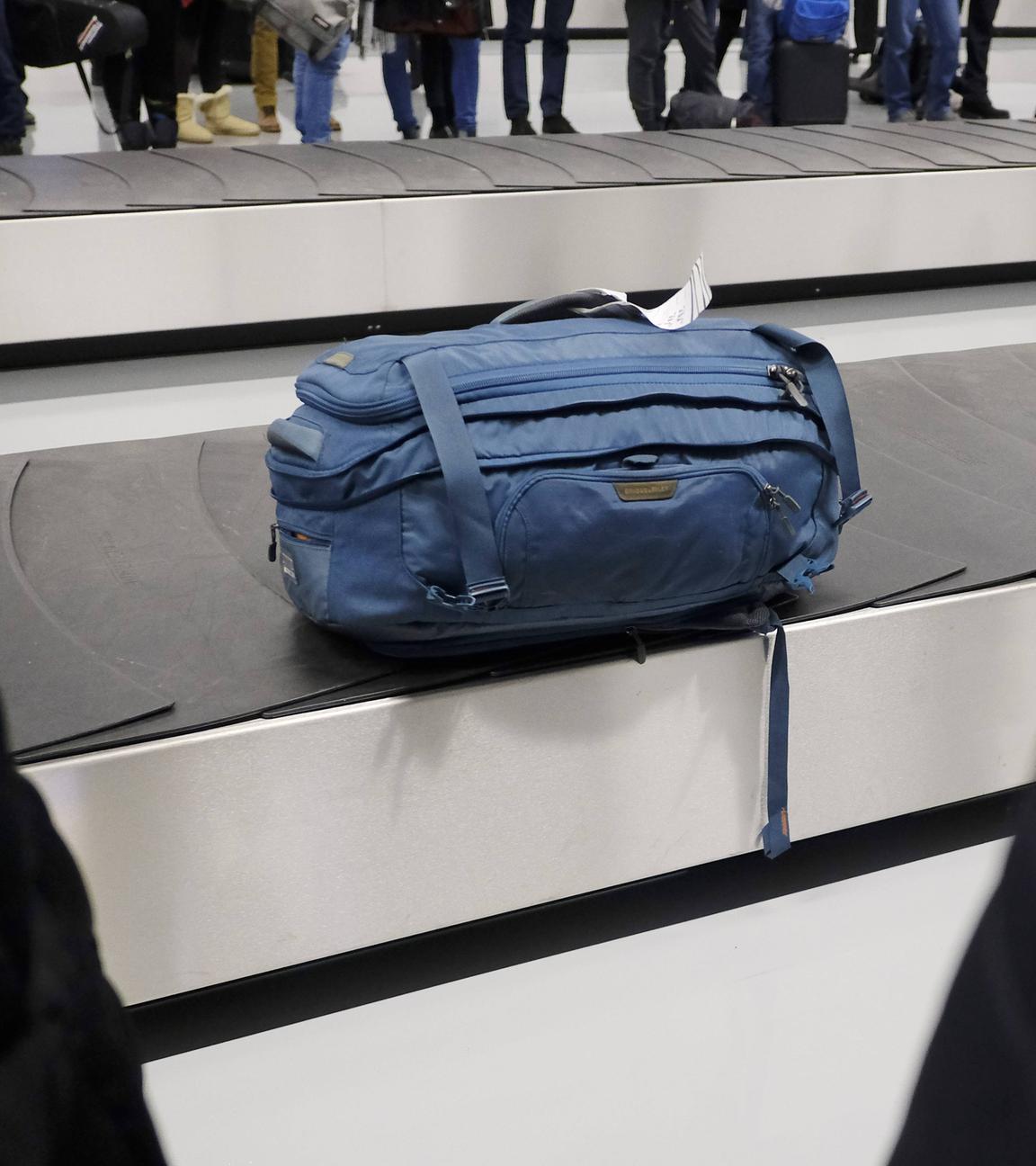 Tasche auf Gepäckband