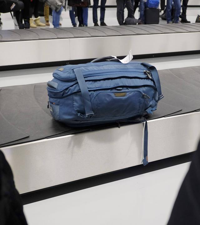 Tasche auf Gepäckband