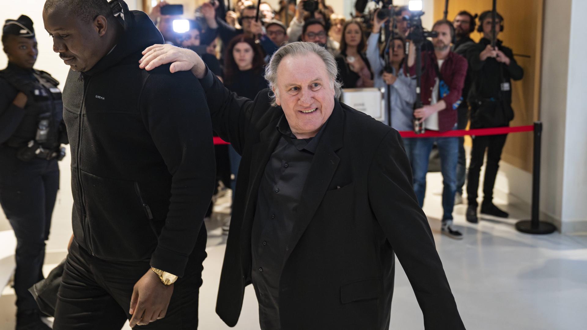Der französische Schauspieler Gérard Depardieu während seines Prozesses vor einem Pariser Strafgericht