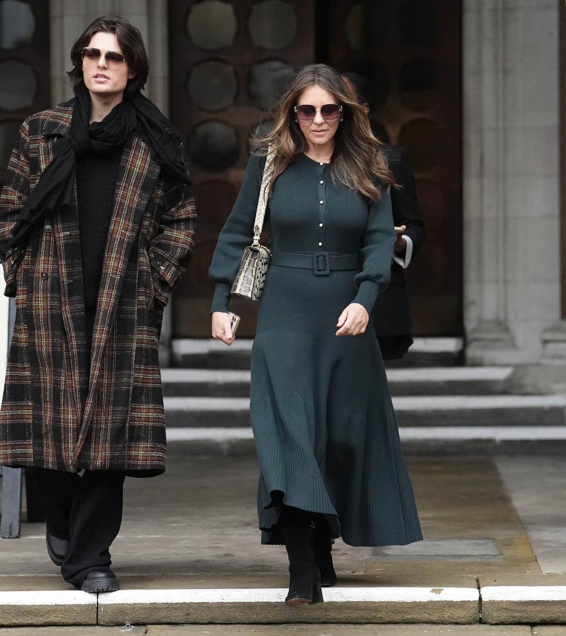 Liz Hurley bricht vor Gericht in Tränen aus