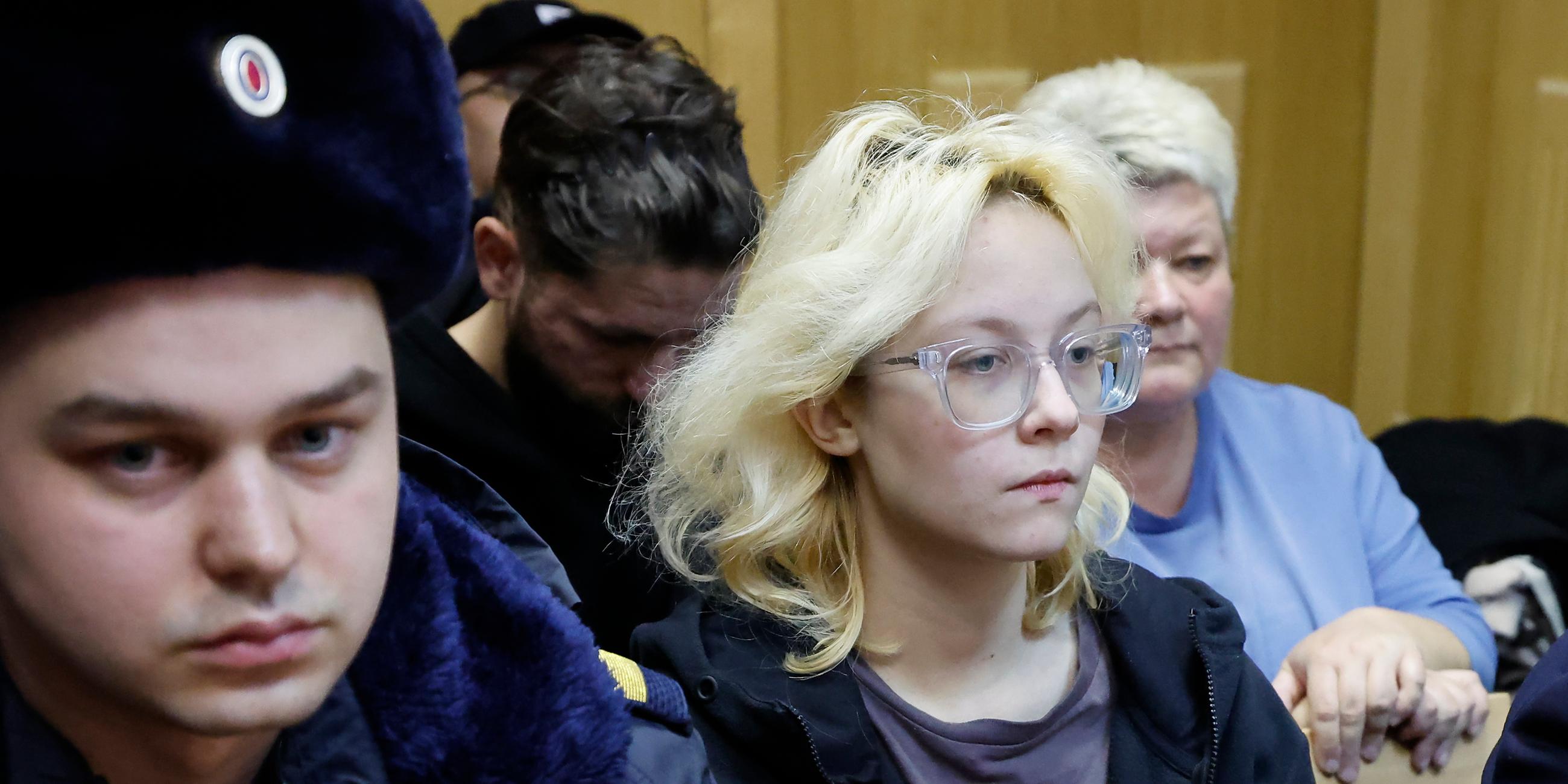 Gerichtsverhandlung in St. Petersburg gegen Straßensängerin Diana Loginova