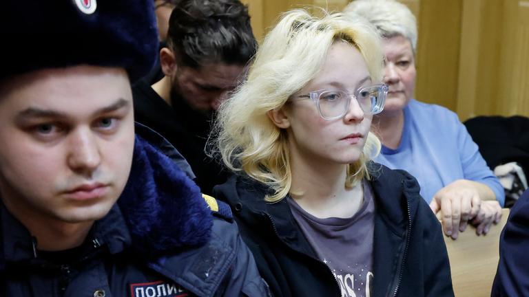 Gerichtsverhandlung in St. Petersburg gegen Straßensängerin Diana Loginova