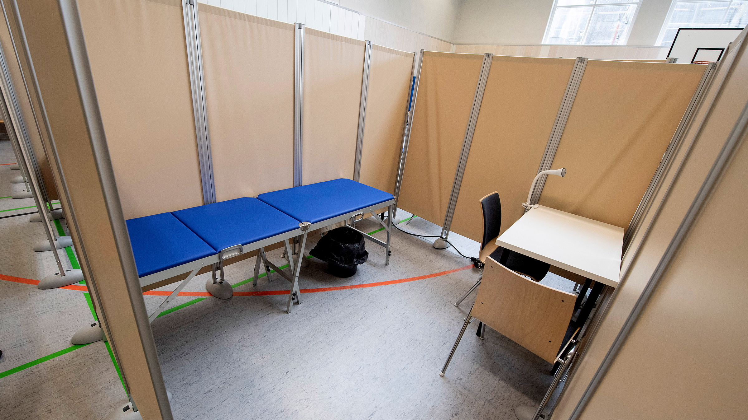 Provisorischer Untersuchungsraum am Flughafen Frankfurt