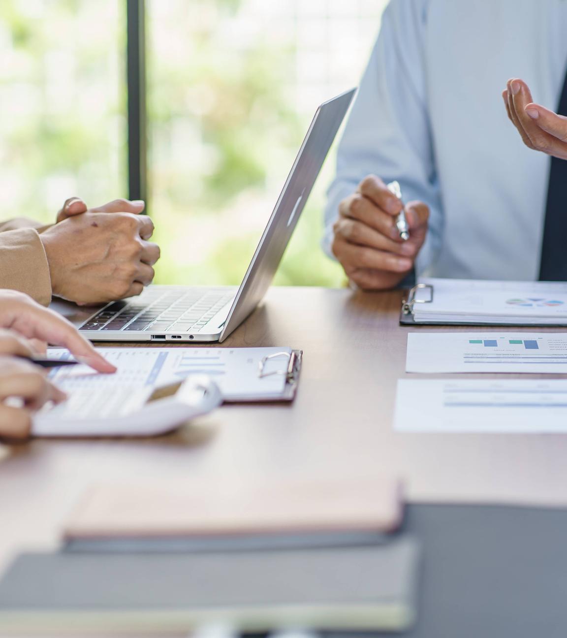 Symbolbild: Geschäftsleute bei einem Meeting