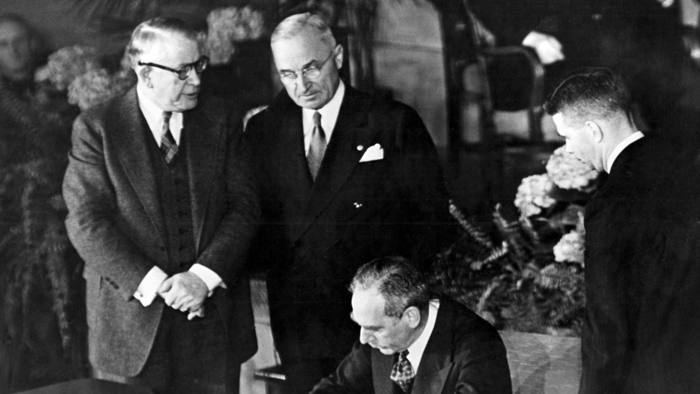 Unterzeichnung des North Atlantic Treaty in Washington 