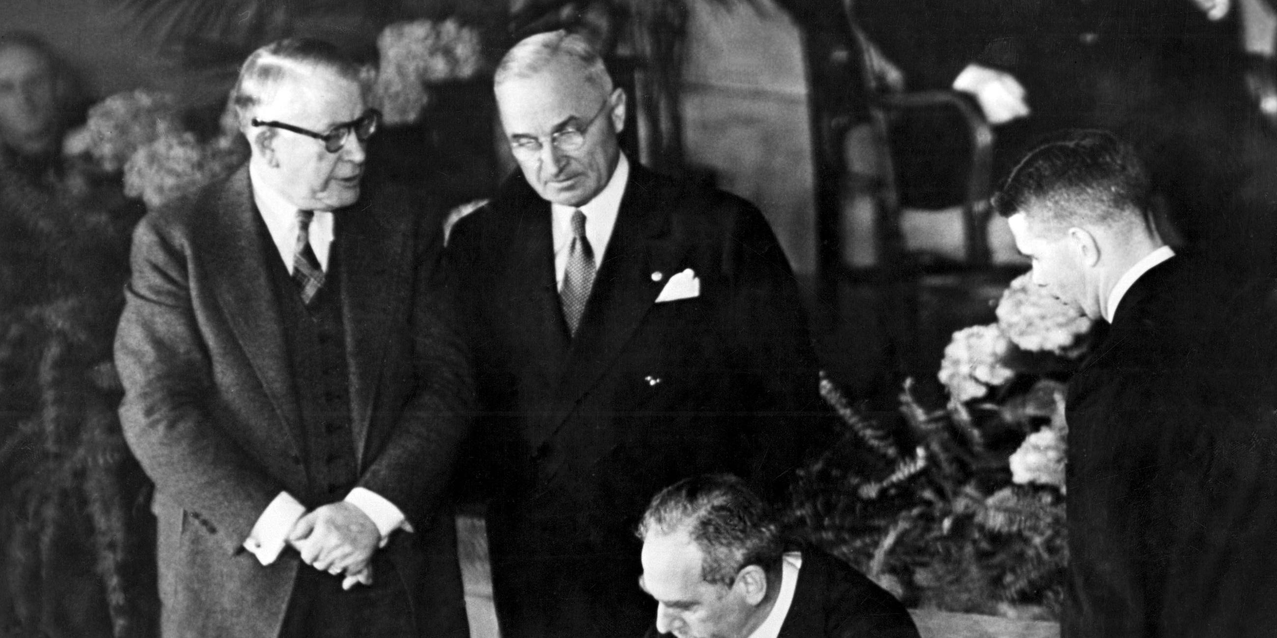 Unterzeichnung des North Atlantic Treaty in Washington 