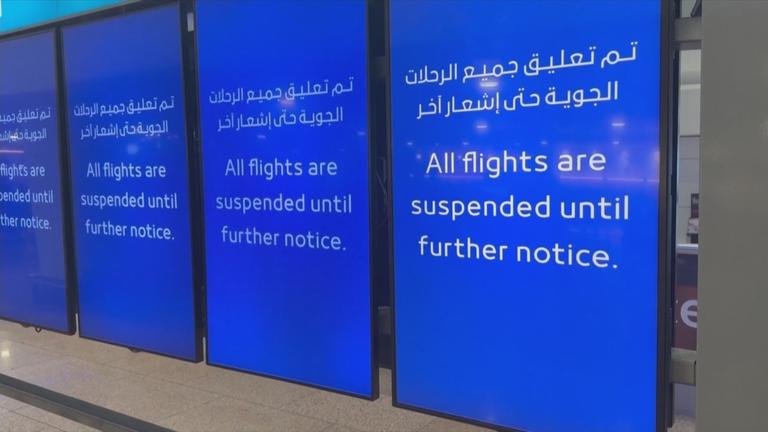 Anzeige imj Flugahfen: "All flights are suspended until further notice."