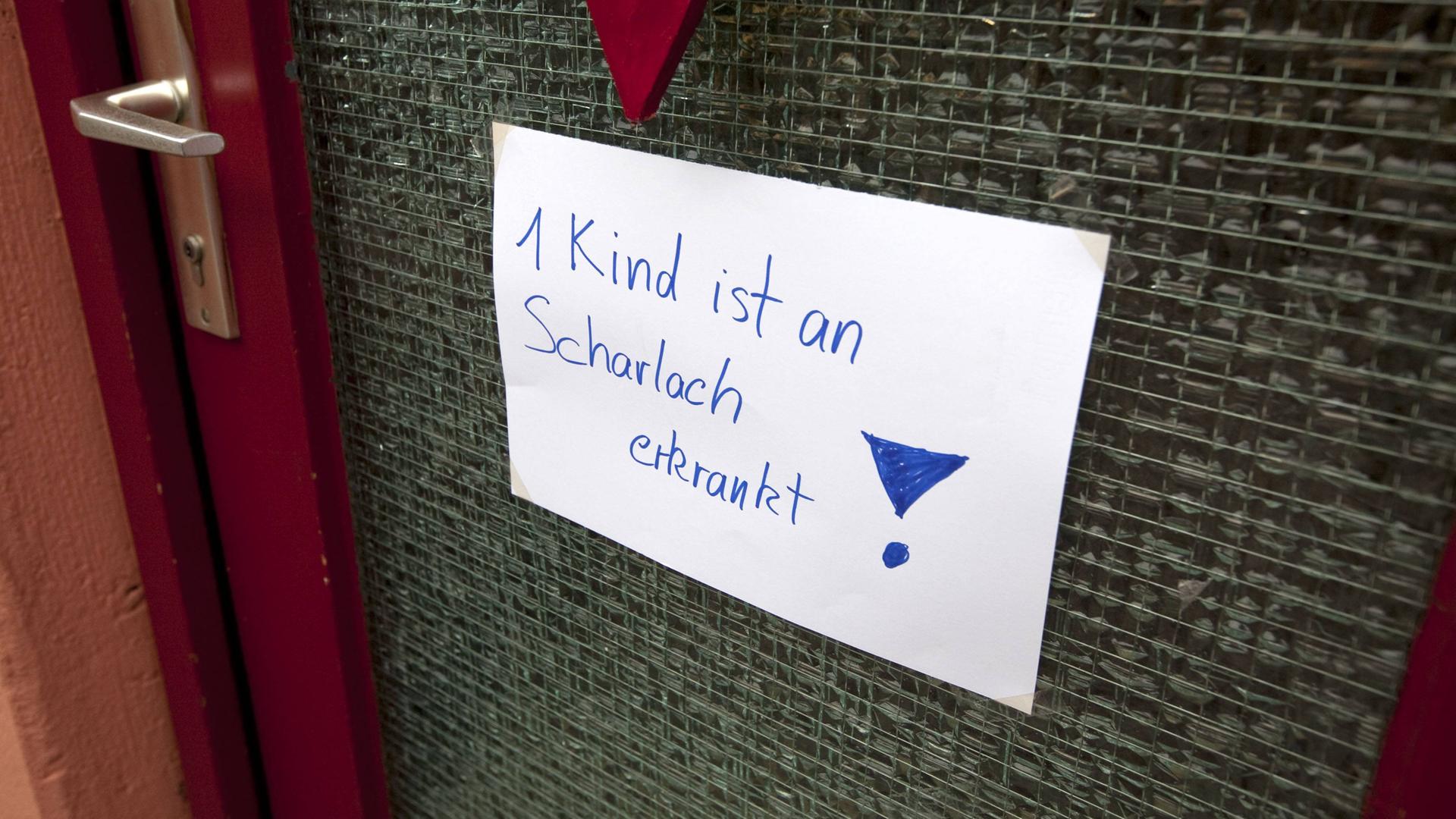Warnschild Scharlach im Kindergarten
