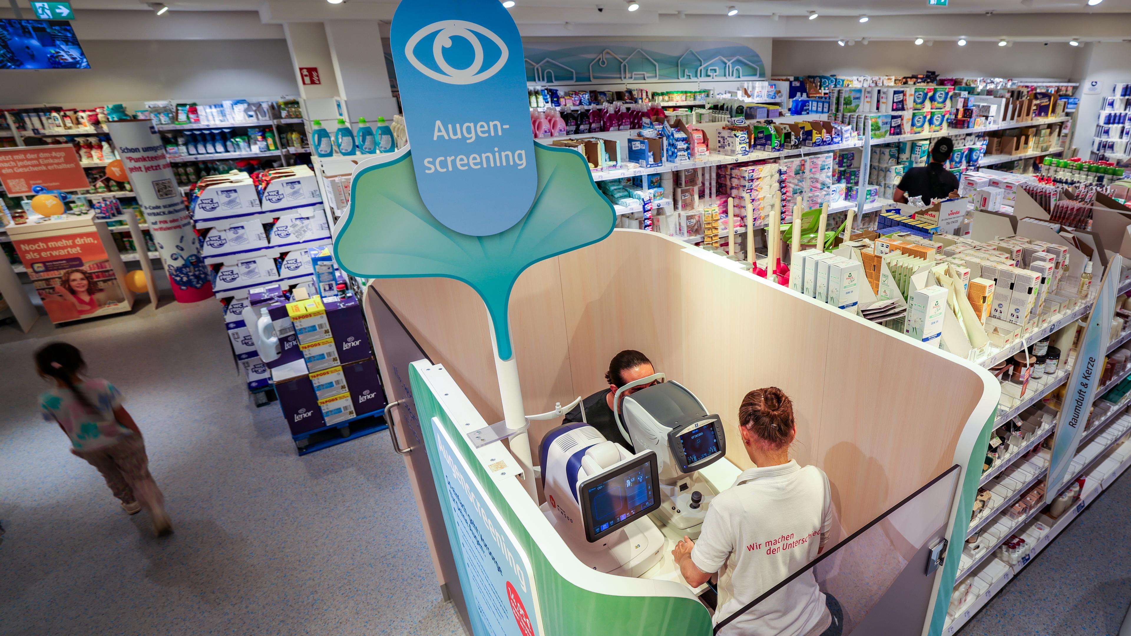 Augentest in einer DM-Drogerie Filiale 