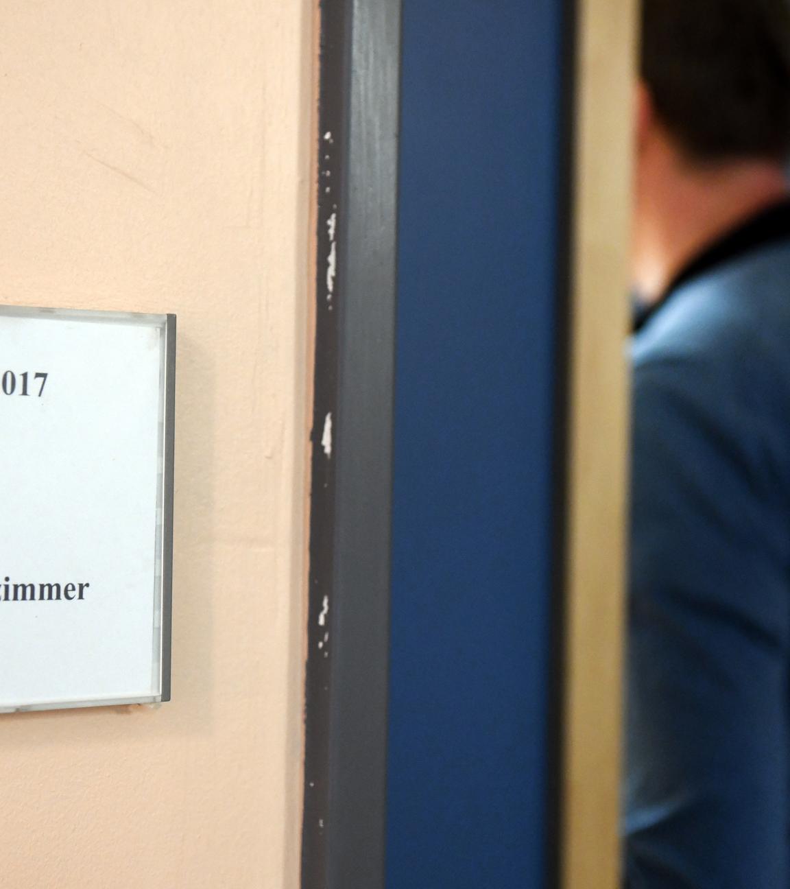 2024 wurden mehr als 1300 Fälle vorsätzlicher einfacher Körperverletzung wie Schläge oder Tritte gegen Lehrkräfte registriert.