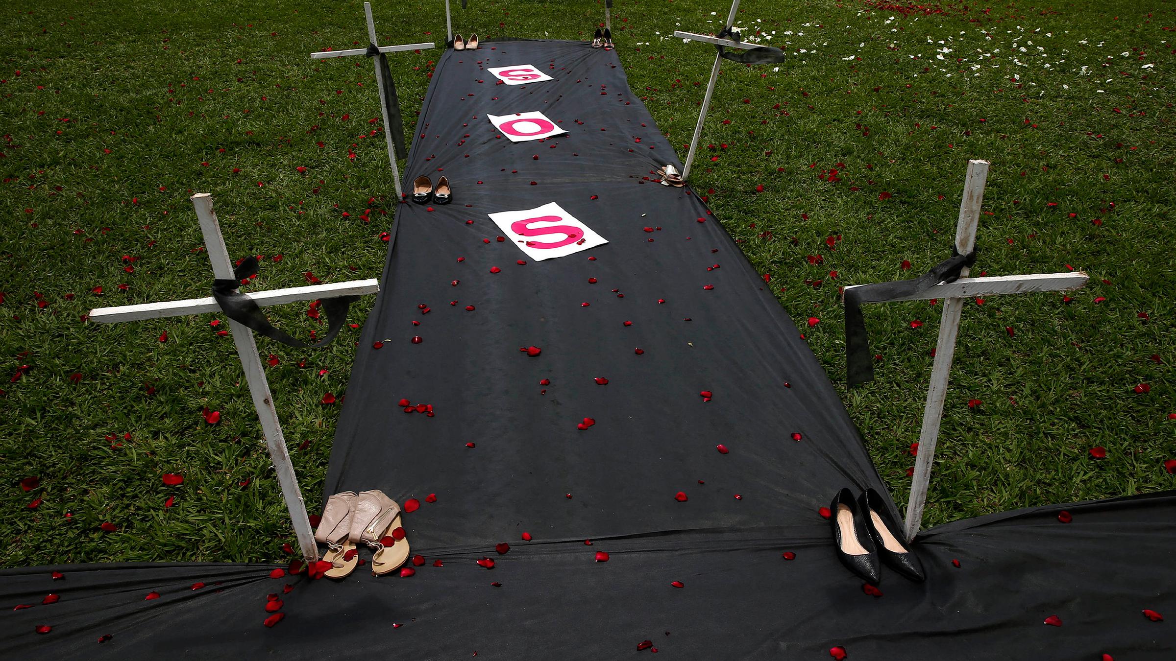 Kunstinstallation zum Thema "Gewalt gegen Frauen" in Brasilia, Brasilien.