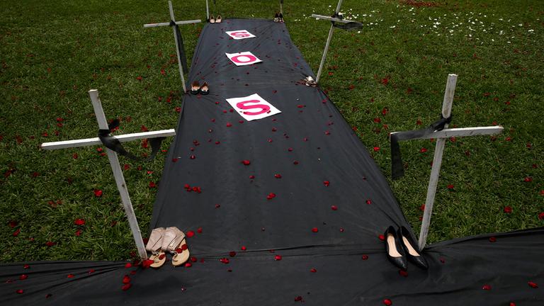 Kunstinstallation zum Thema "Gewalt gegen Frauen" in Brasilia, Brasilien.