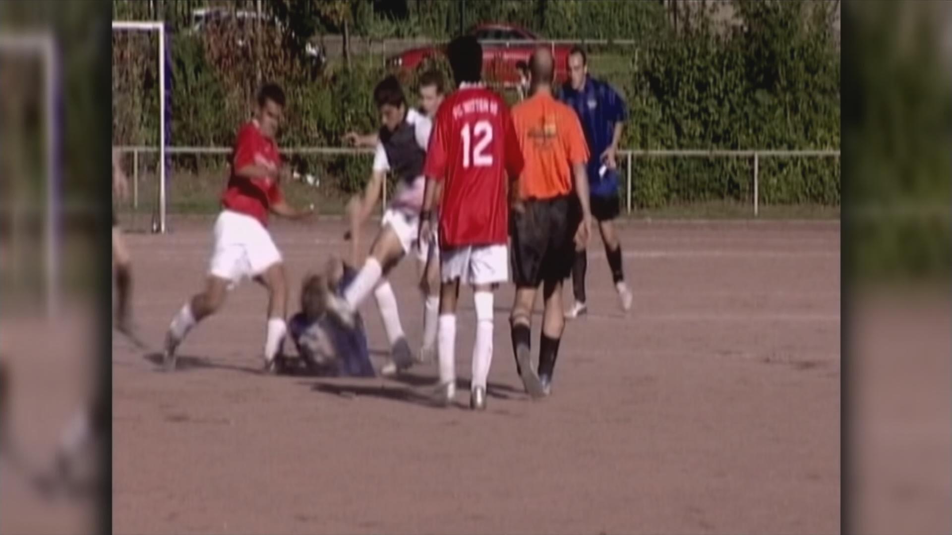 Video von Ausschreitungen auf dem Fußballplatz