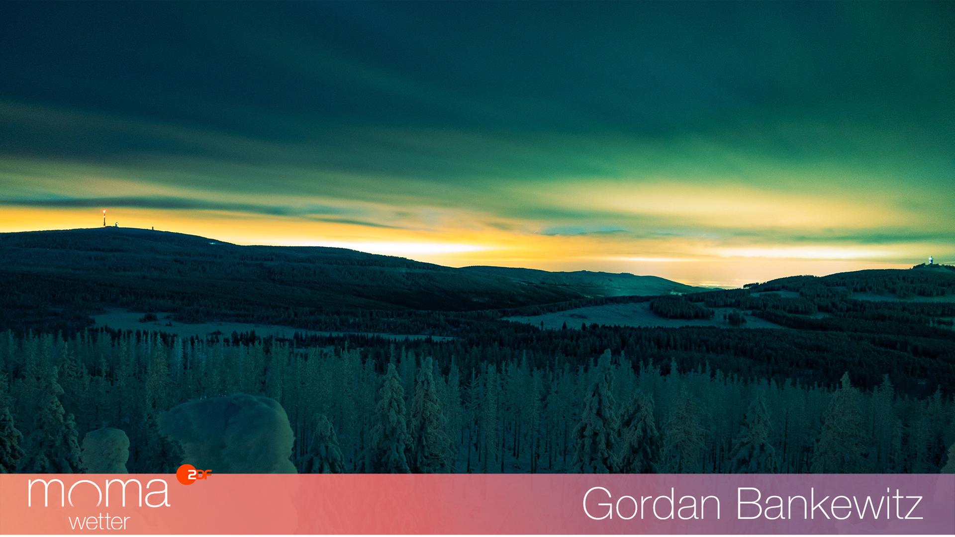 Blick von der Achtermannhöhe im Harz, kurz vor Sonnenaufgang
