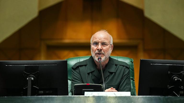 01.02.2026, Iran, Teheran: Von Khane Melat, der Nachrichtenagentur des iranischen Parlaments, zur Verfügung gestelltes Handout zeigt Mohammed Bagher Ghalibaf, Irans Parlamentspräsident, in einer Sitzung des Parlaments.