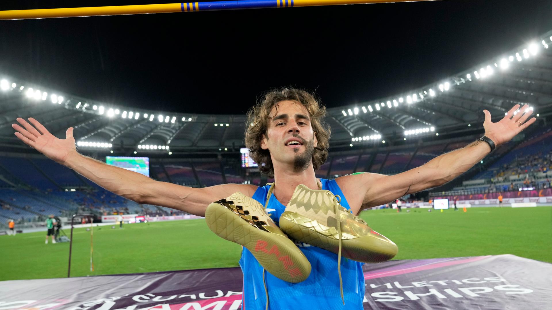 Auch Hochsprung-Star Gianmarco Tamberi gehört zum italienischen Fahnenträger-Duo