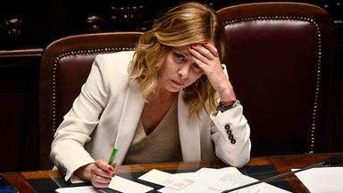 Giorgia Meloni reagiert, als sie vor dem EU-Gipfel in Rom, am 26.06.2024 vor der Abgeordnetenkammer, dem Unterhaus des italienischen Parlaments, Bericht erstattet.