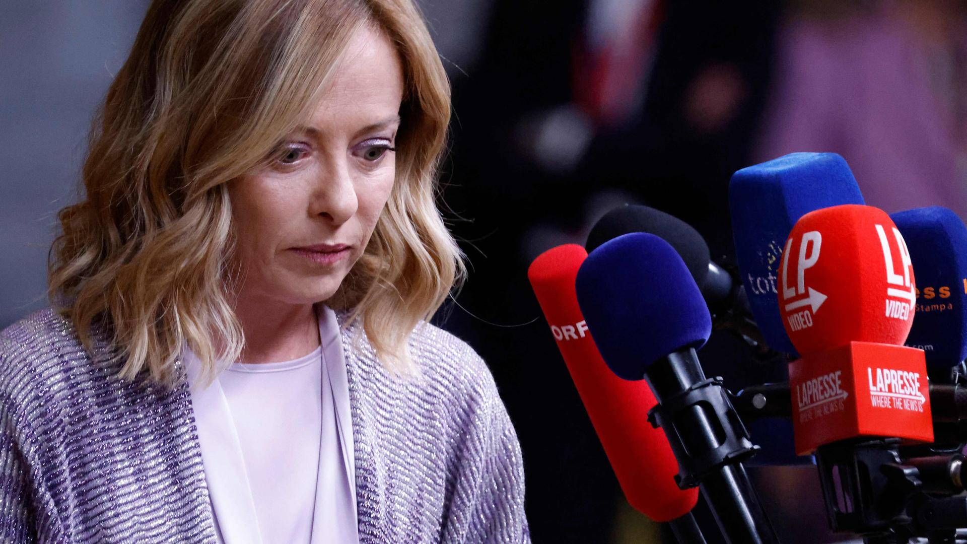 Italiens Ministerpräsidentin Giorgia Meloni am Rande des EU-Ratstreffens in Brüssel. 