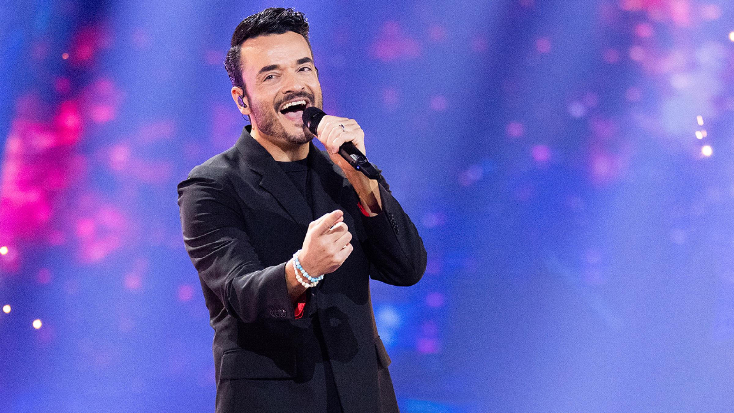 Sänger und Moderator Giovanni Zarella steht für die Aufzeichnung der Helene Fischer-Show auf der Bühne.