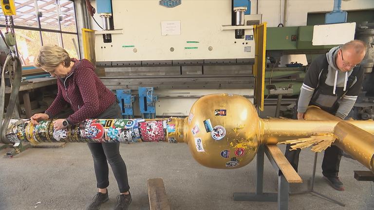 Das Gipfelkreuz voller Sticker