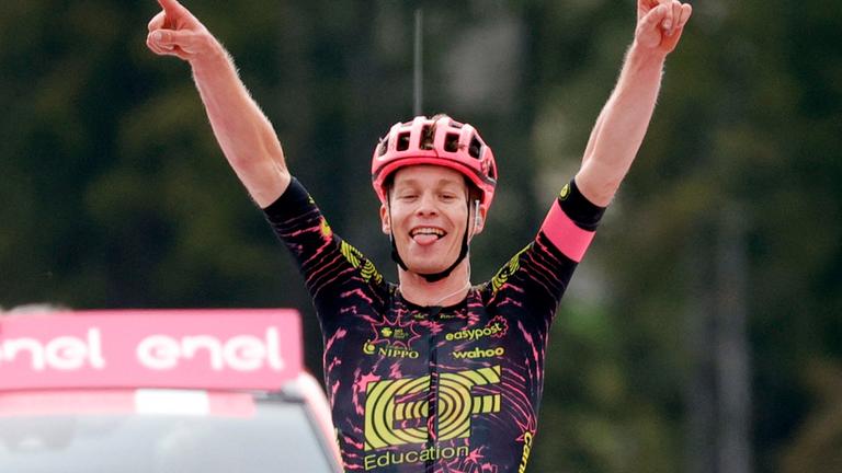 Georg Steinhauser jubelt beim Giro d'Italia