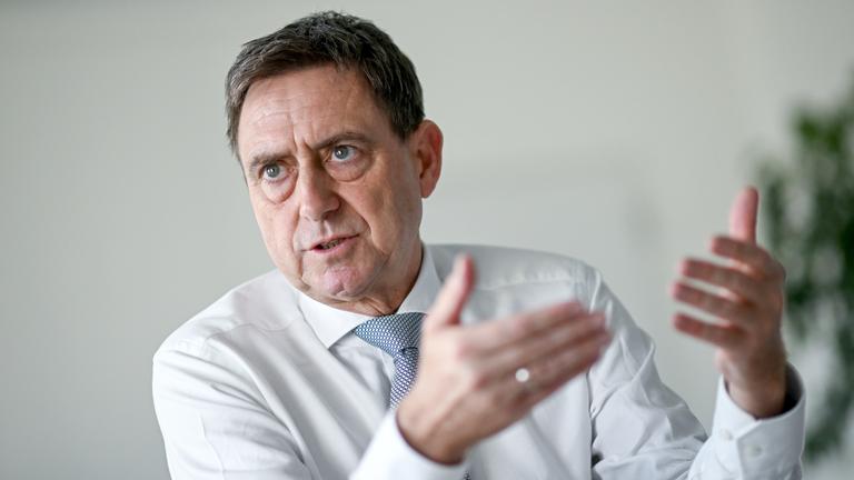 GKV-Spitzenverband Chef Blatt gestikulierend