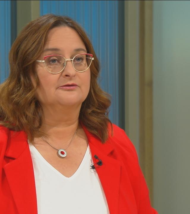 Sabine Wolter von der Verbraucherzentrale NRW redet über GKV-Zusatzbeiträge.