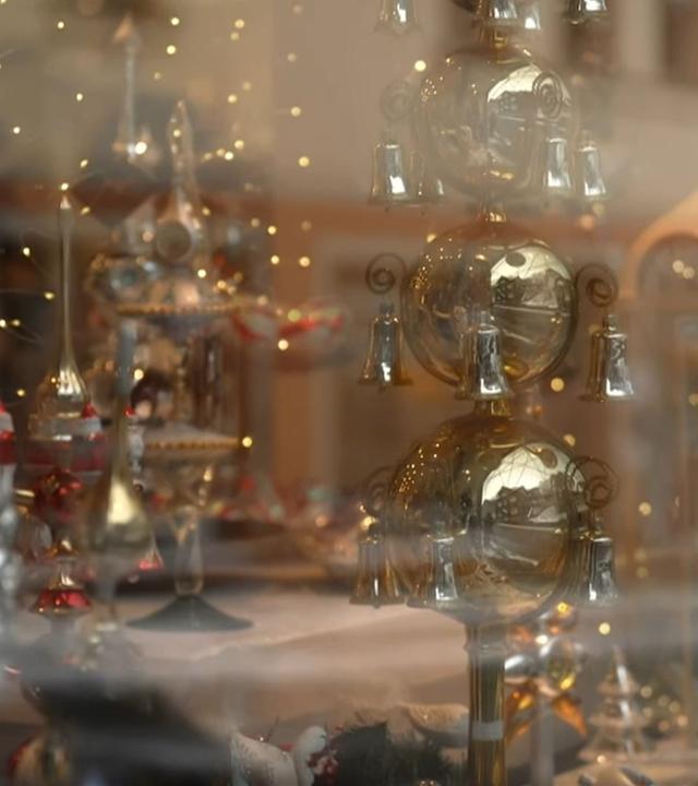 Menschen arbeiten mit Glas