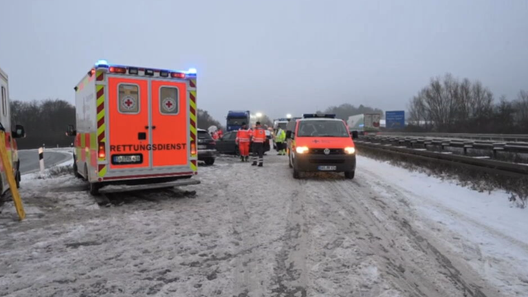 Rutschgefahr: Vorankommen trotz Blitzeis