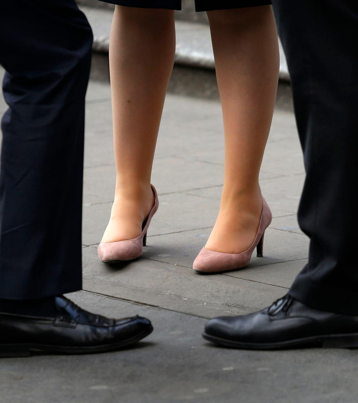 Eine Frau und zwei Männer