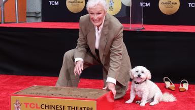 Glenn Close mit Hündchen in Zement verewigt 